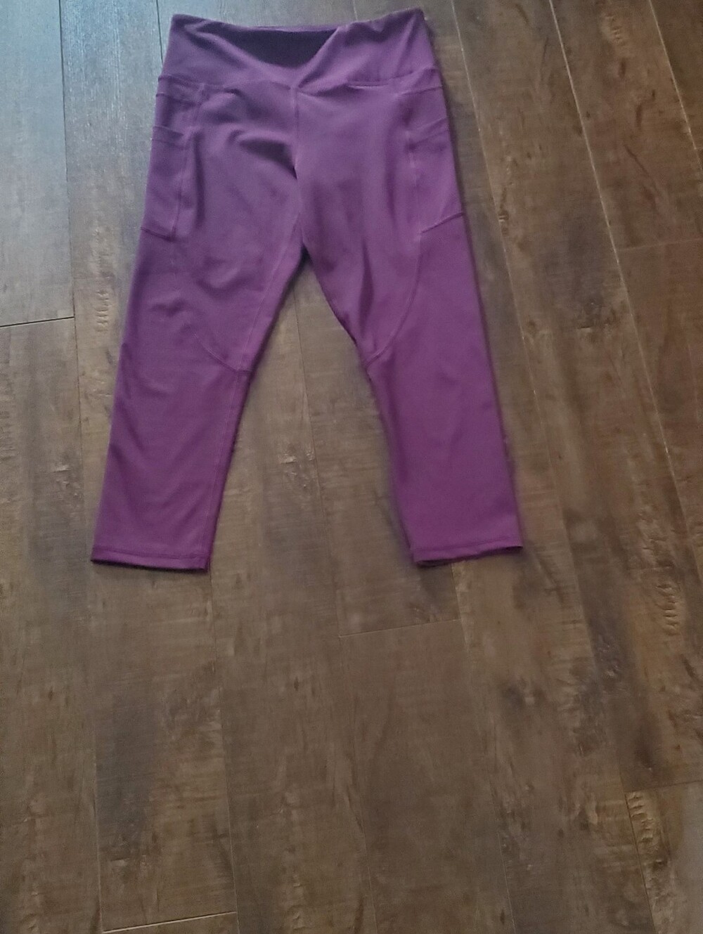 Zyia Plum Pocket Light N Tight 20" Capris Size 6-8 Leggings EUC